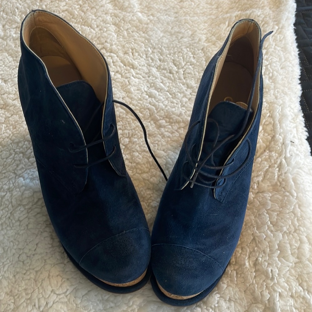 Gorgeous CHANEL blue suede ankle booties